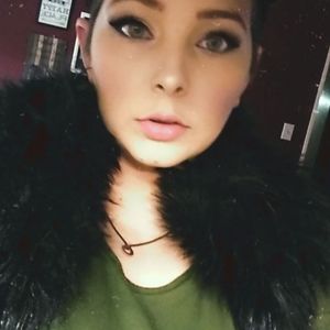 Meet your Posher, Hayley